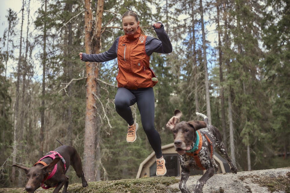 Hurtta Training Vest ECO leaping NZ